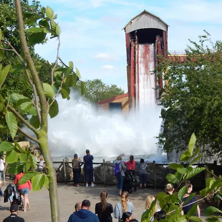 Flamingo Land - Cedar Wood Cw49 *